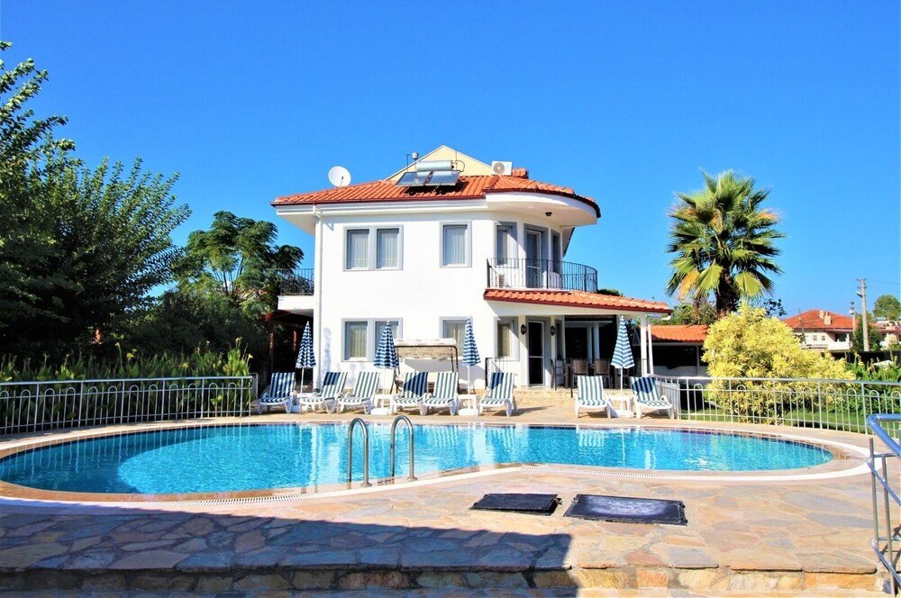 Дальян: Captivating Villa Pervin Private Pool Sleeps 9