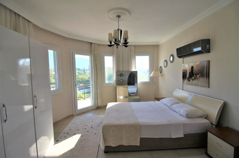 Дальян: Captivating Villa Pervin Private Pool Sleeps 9