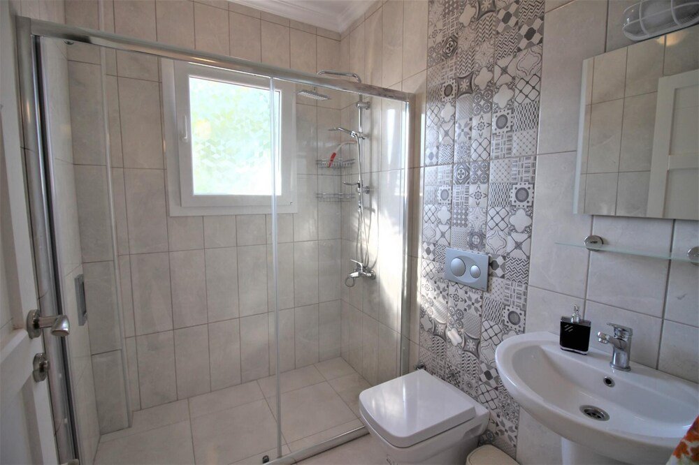 Дальян: Captivating Villa Pervin Private Pool Sleeps 9