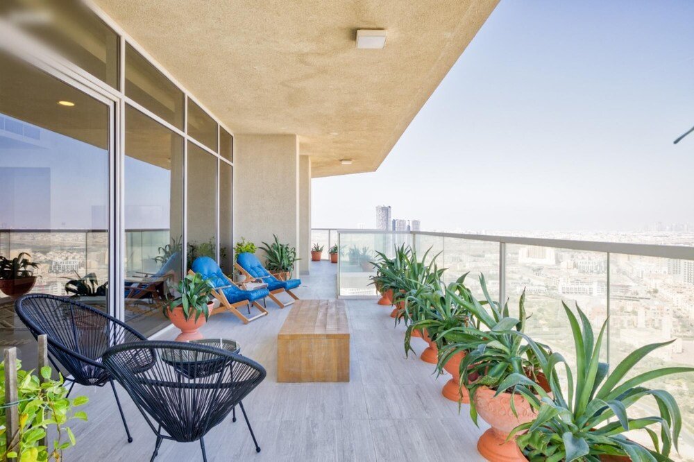 Дубай: Cali Style 4 BR Penthouse Large Patio