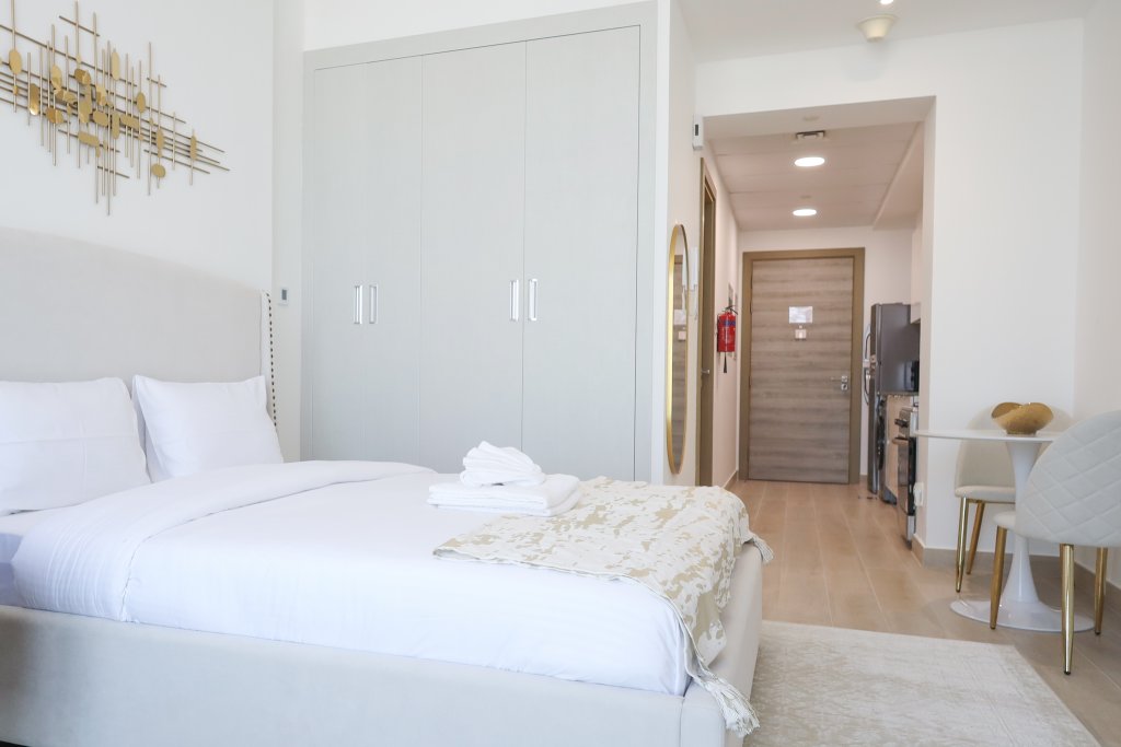 Дубай: Апартаменты Elite LUX Holiday Homes - Sleek & Modern Luxurious Studio in JVC Dubai