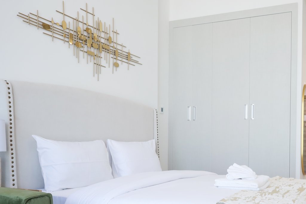 Дубай: Апартаменты Elite LUX Holiday Homes - Sleek & Modern Luxurious Studio in JVC Dubai