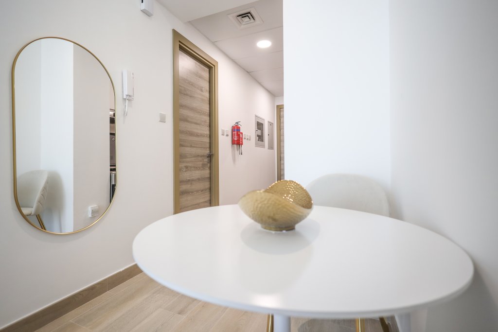 Дубай: Апартаменты Elite LUX Holiday Homes - Sleek & Modern Luxurious Studio in JVC Dubai