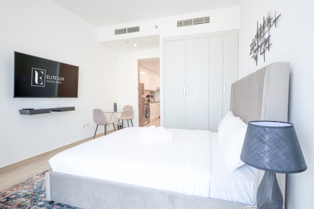 Дубай: Апартаменты Elite LUX Holiday Homes - Chic & Modern Studio in JVC Dubai