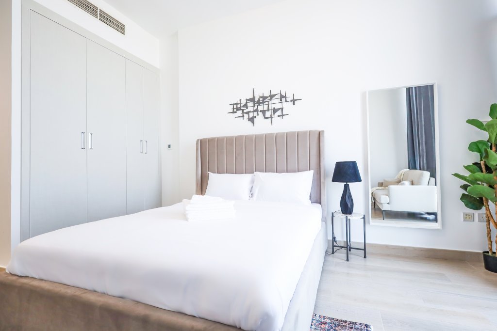 Дубай: Апартаменты Elite LUX Holiday Homes - Chic & Modern Studio in JVC Dubai