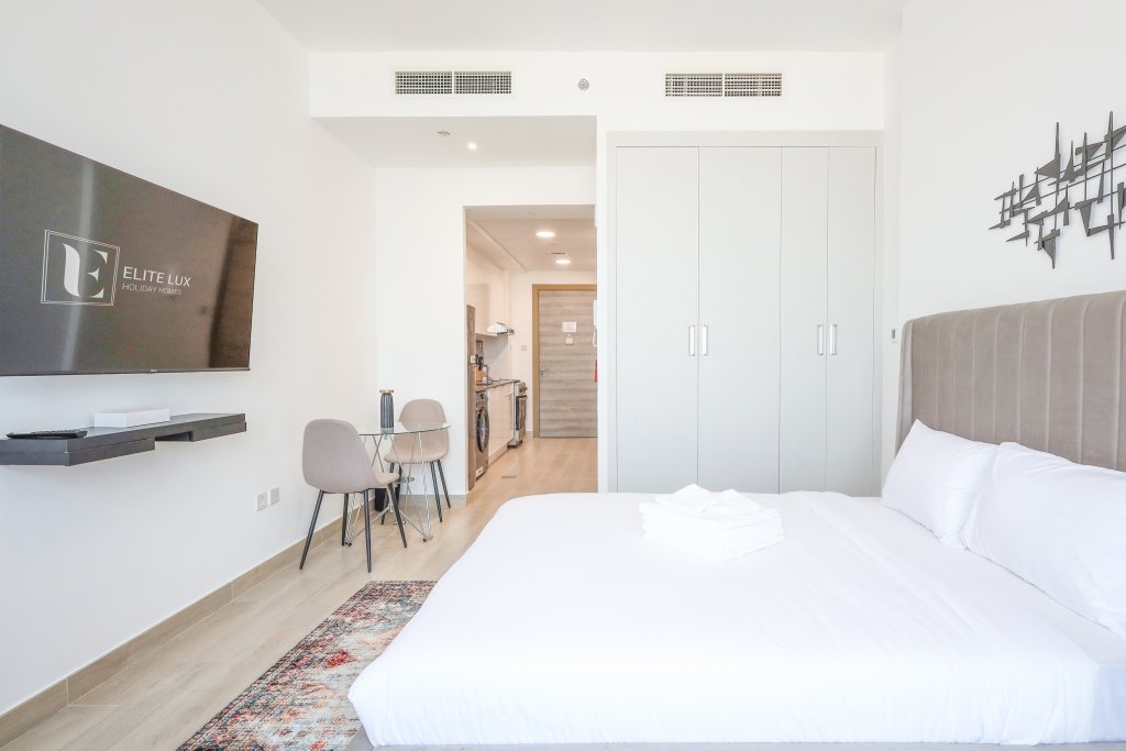 Дубай: Апартаменты Elite LUX Holiday Homes - Chic & Modern Studio in JVC Dubai