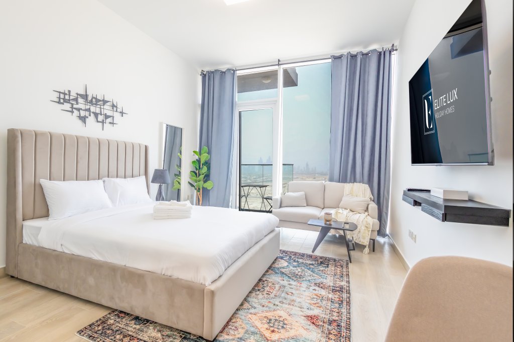 Дубай: Апартаменты Elite LUX Holiday Homes - Chic & Modern Studio in JVC Dubai