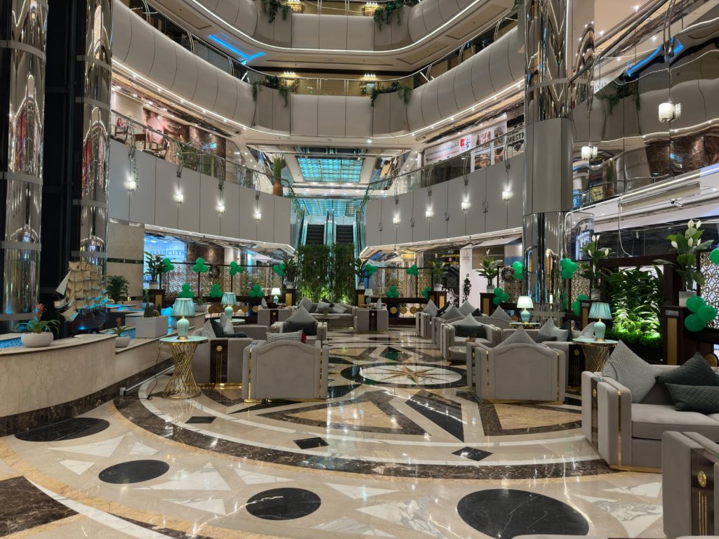 Дубай: Royal Concorde Hotel and Suites