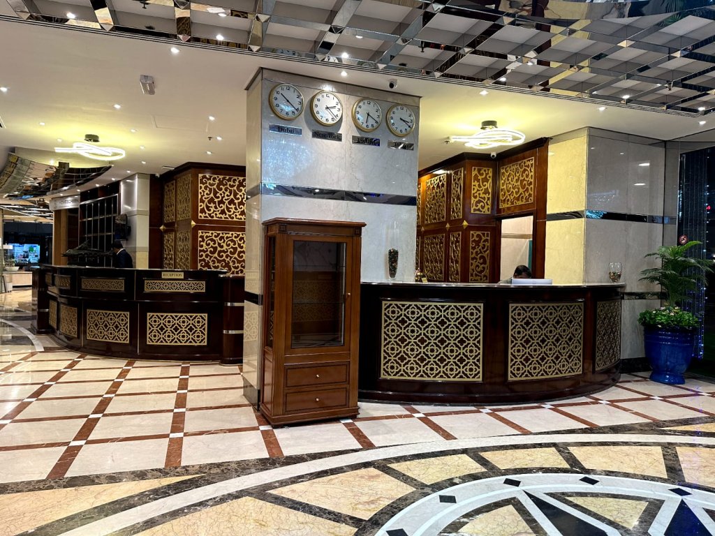 Дубай: Royal Concorde Hotel and Suites
