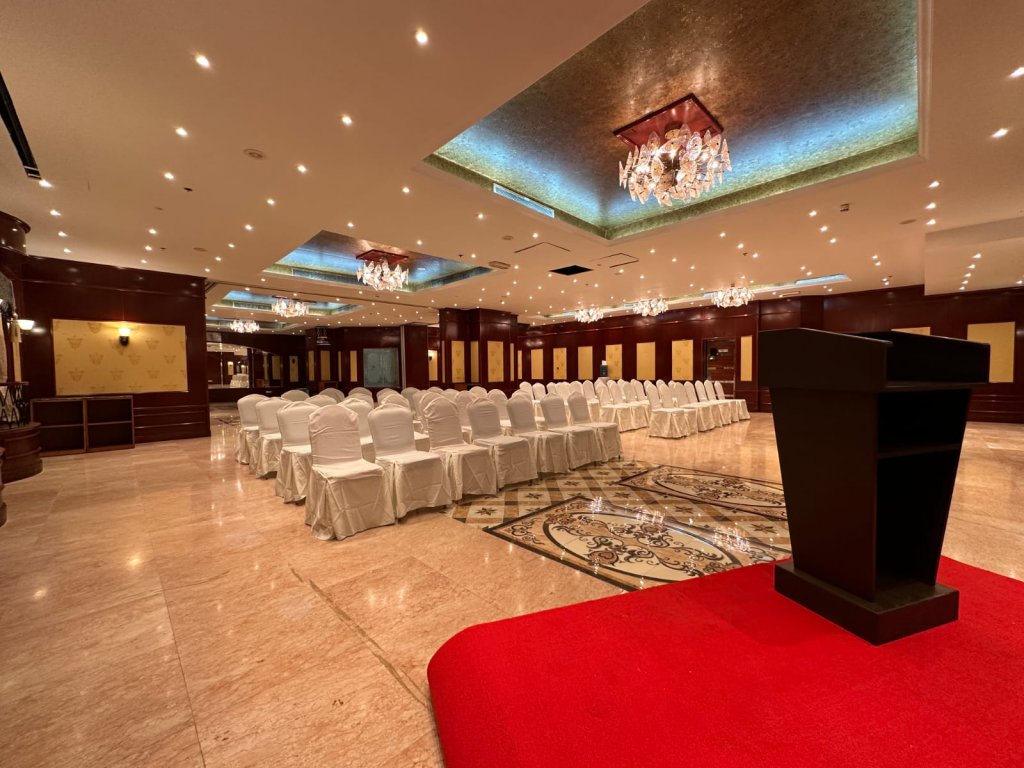 Дубай: Royal Concorde Hotel and Suites