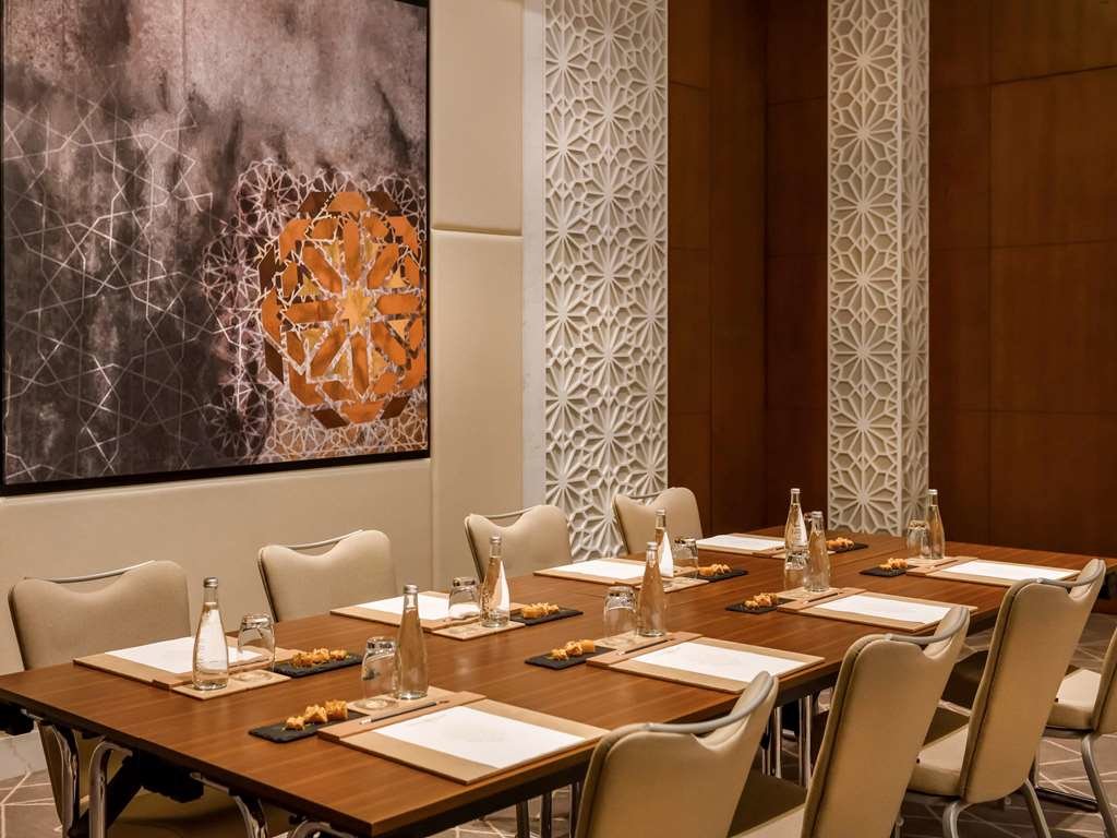 Дубай: Grand Mercure Dubai City