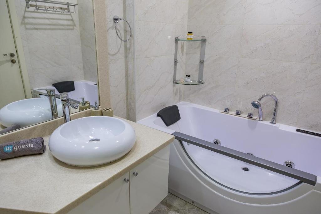 Дубай: HiGuests - Deluxe Apartment With Balcony and Amazing Views