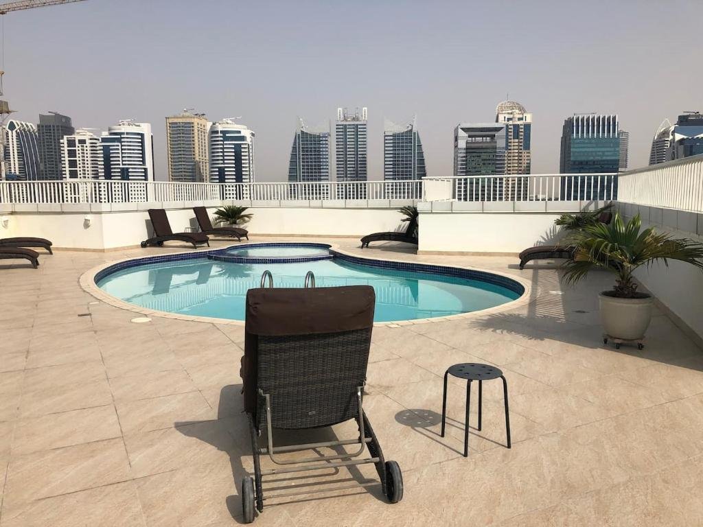 Дубай: HiGuests - Deluxe Apartment With Balcony and Amazing Views