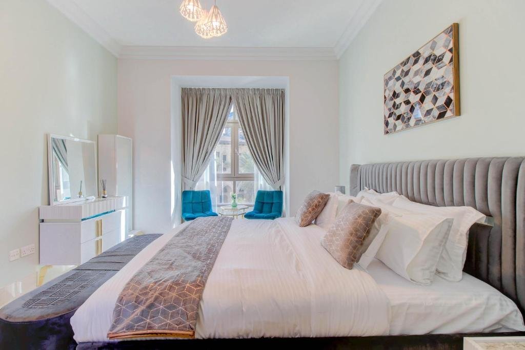 Дубай: Durrani Homes - Souk Al Bahar Luxury Living with Burj & Fountain Views