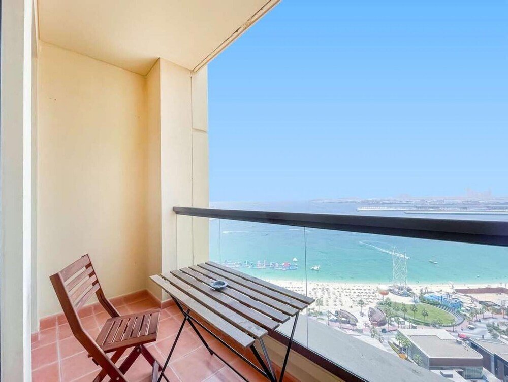 Дубай: Lovely 3BR Unit w Beach View JBR