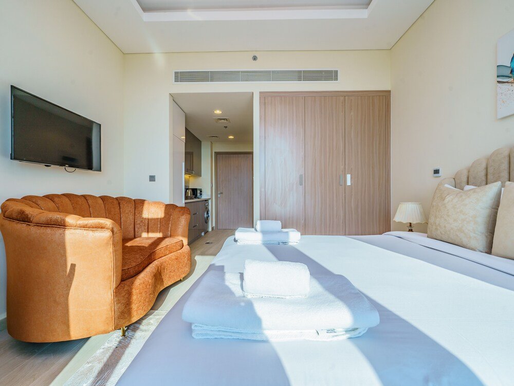Дубай: Monty - Snug Studio Amidst Incredible Landcapes in AlJadaf
