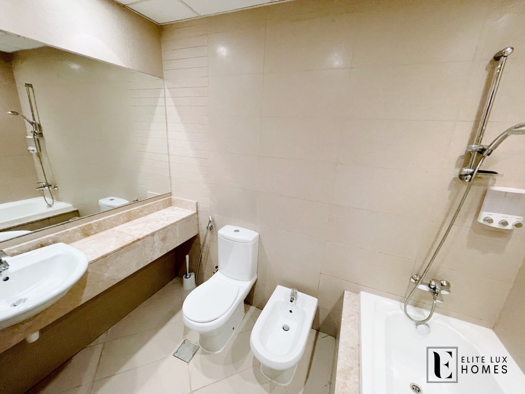 Дубай: Elite LUX Holiday Homes - Beautiful Escape 2BR | Direct Metro Access in Al Furjan Dubai