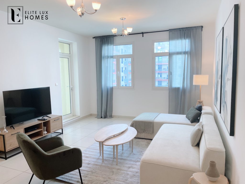 Дубай: Elite LUX Holiday Homes - Beautiful Escape 2BR | Direct Metro Access in Al Furjan Dubai