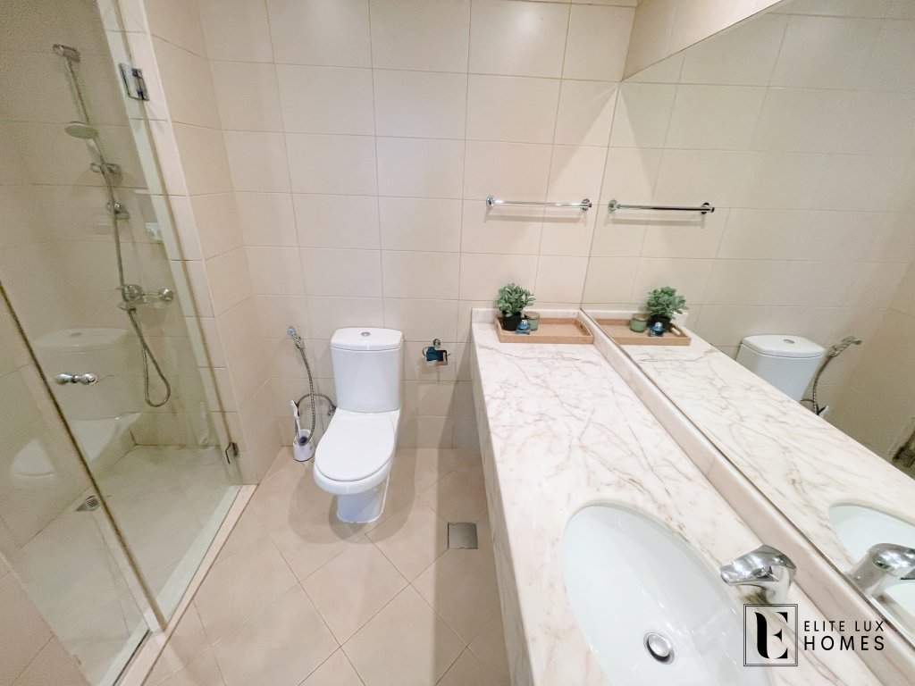 Дубай: Elite LUX Holiday Homes - Beautiful Escape 2BR | Direct Metro Access in Al Furjan Dubai