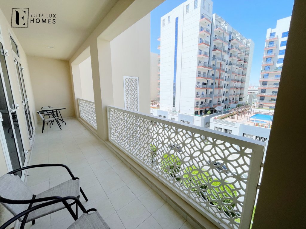 Дубай: Elite LUX Holiday Homes - Beautiful Escape 2BR | Direct Metro Access in Al Furjan Dubai