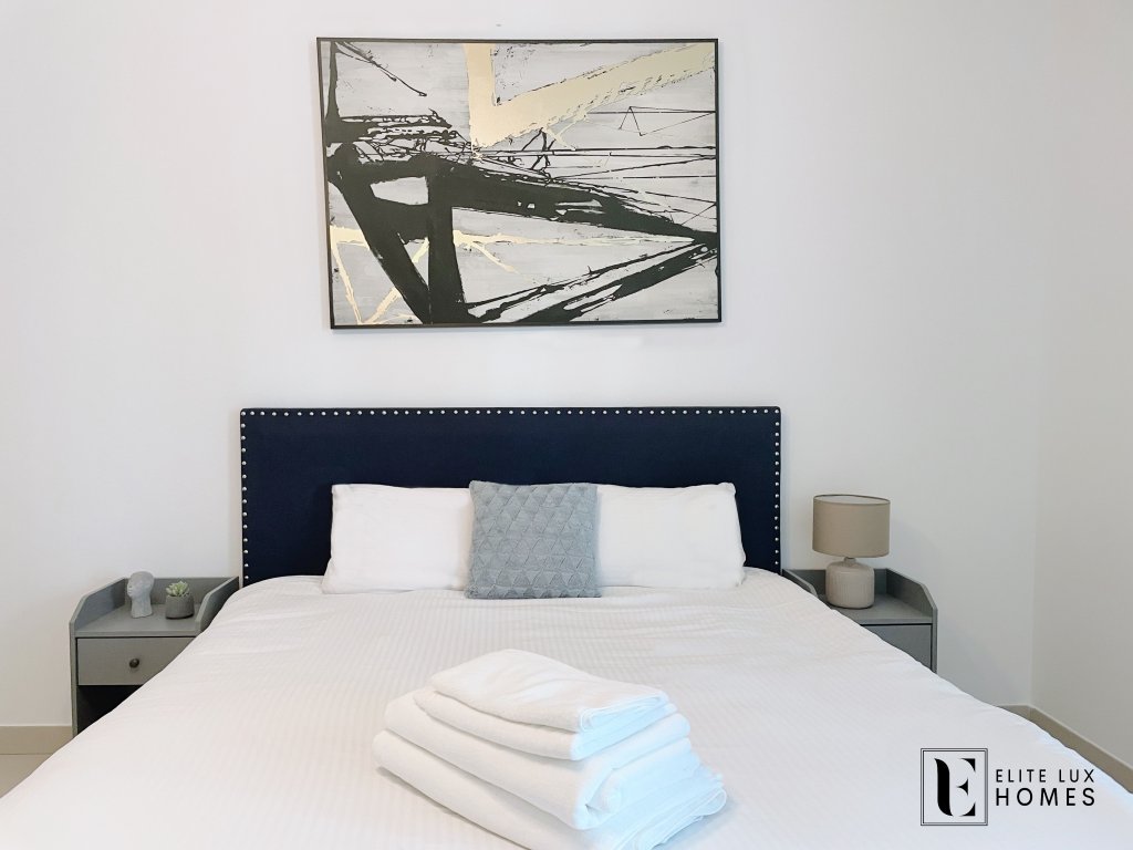 Дубай: Elite LUX Holiday Homes - Beautiful Escape 2BR | Direct Metro Access in Al Furjan Dubai