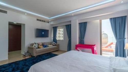 Дубай: Jbr penthouse with terrace pool