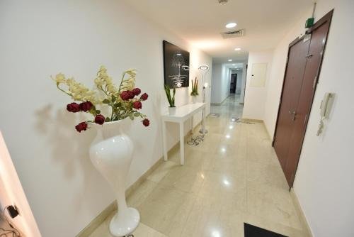 Дубай: Jbr penthouse with terrace pool