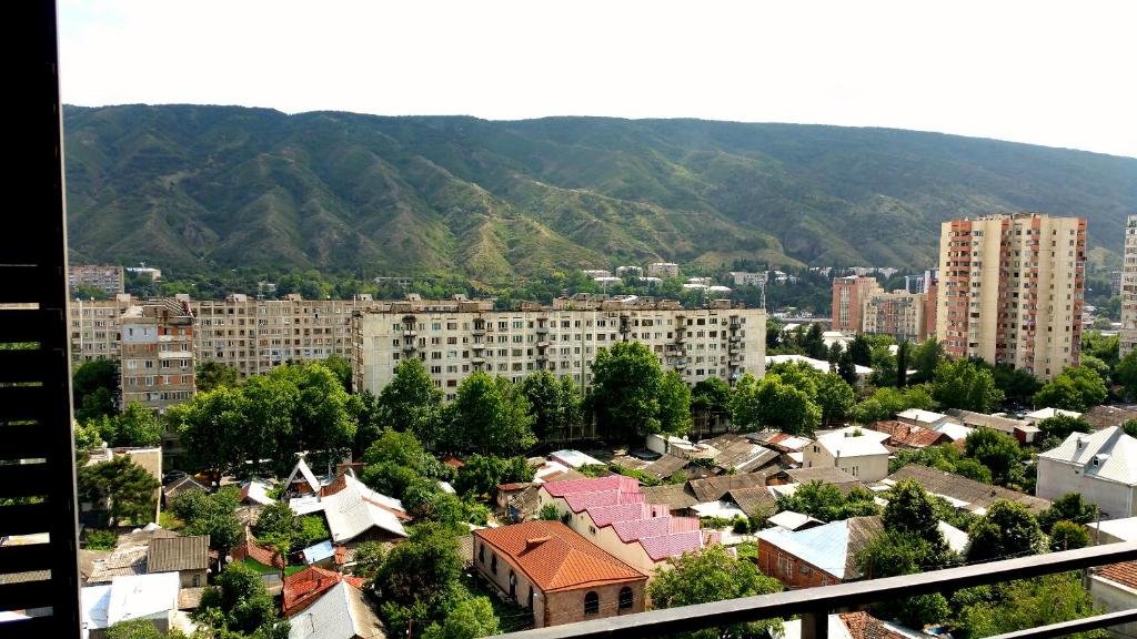 Тбилиси: kvartira isani-ryadom s centrom