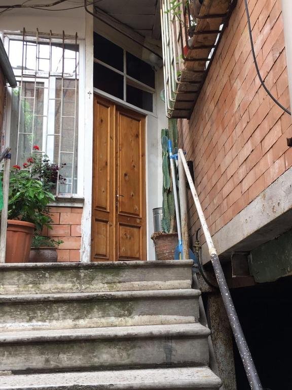 Тбилиси: Hostel in Old Tbilisi