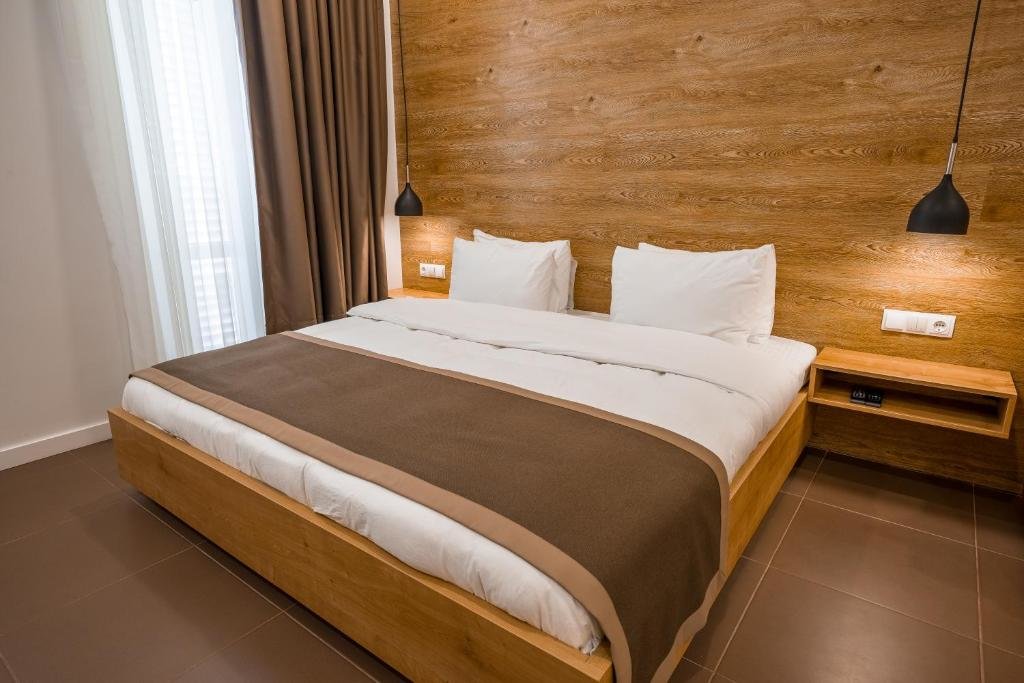 Тбилиси: Luxury Apartments on Central Avenue