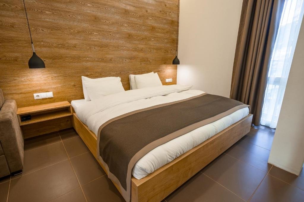 Тбилиси: Luxury Apartments on Central Avenue