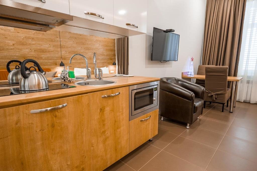 Тбилиси: Luxury Apartments on Central Avenue
