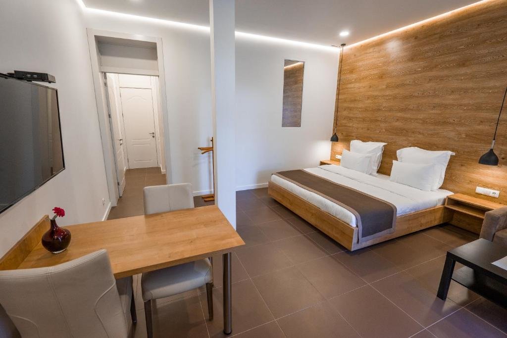 Тбилиси: Luxury Apartments on Central Avenue