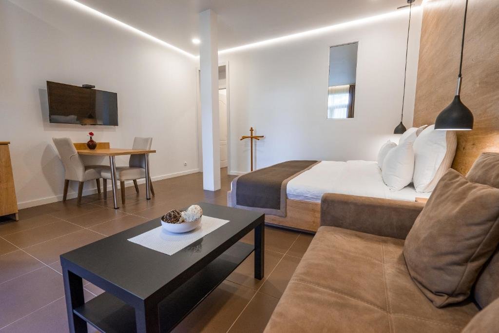 Тбилиси: Luxury Apartments on Central Avenue