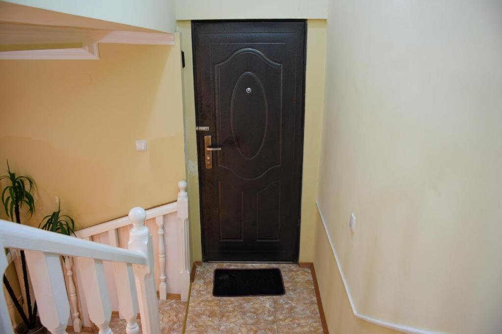 Тбилиси: Old Tiflisi apartment in heart of the city.