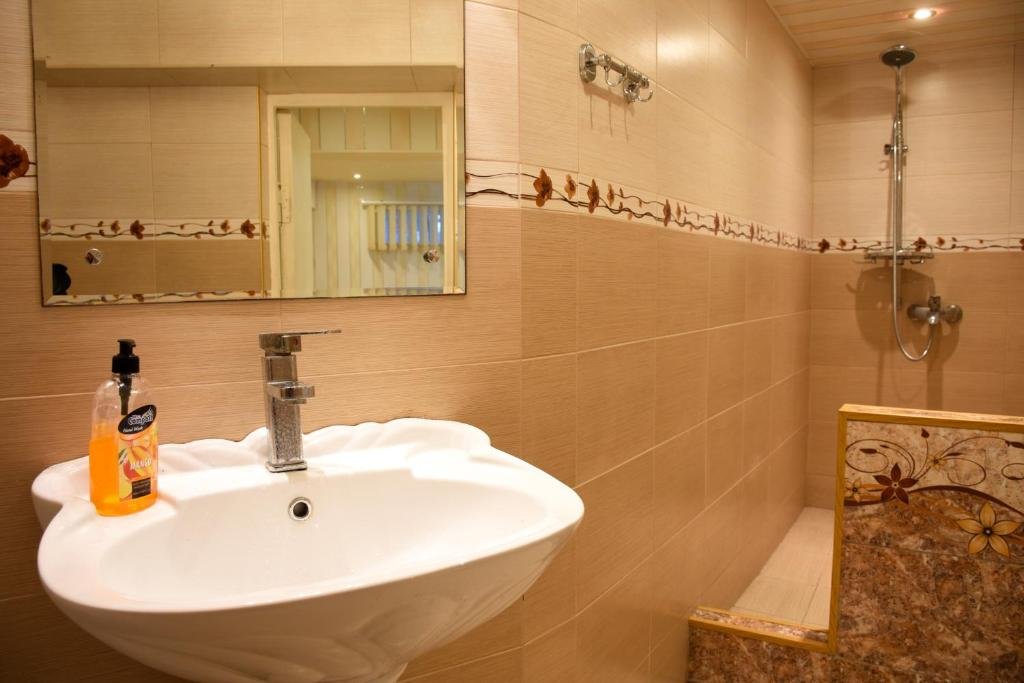 Тбилиси: Old Tiflisi apartment in heart of the city.