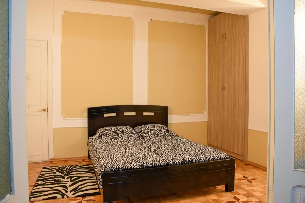 Тбилиси: Old Tiflisi apartment in heart of the city.