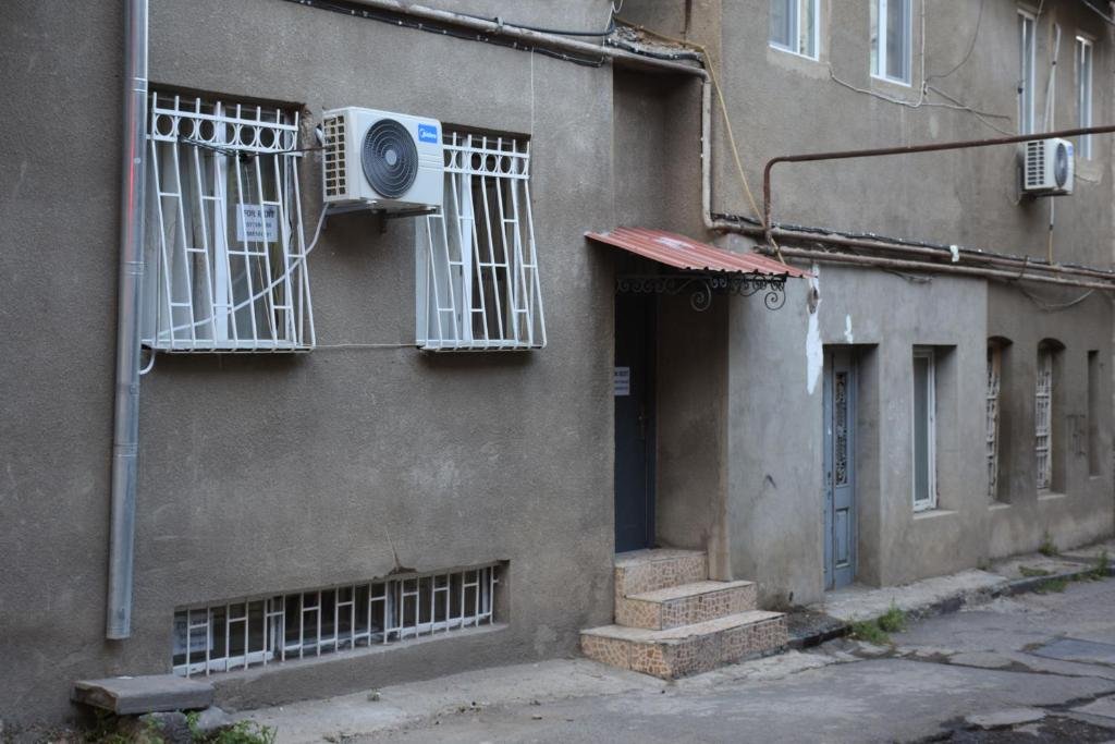 Тбилиси: Old Tiflisi apartment in heart of the city.