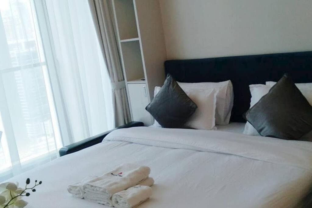 Дубай: New Studio Apartment in Bayz Tower, Business Bay