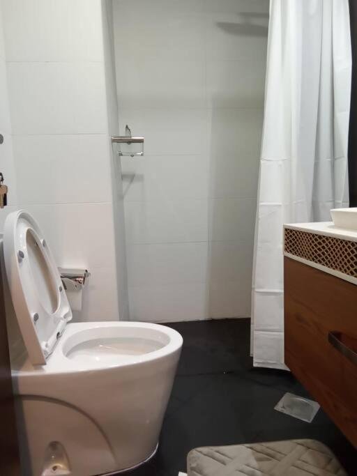 Дубай: New Studio Apartment in Bayz Tower, Business Bay