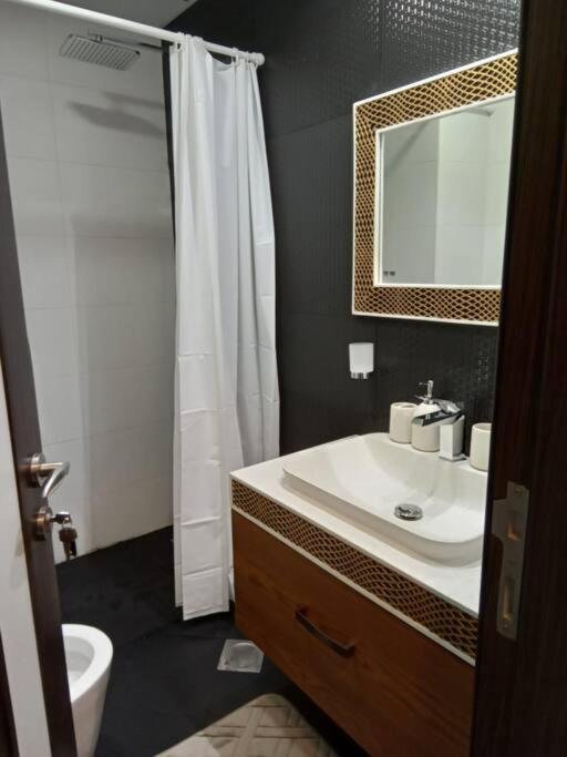Дубай: New Studio Apartment in Bayz Tower, Business Bay