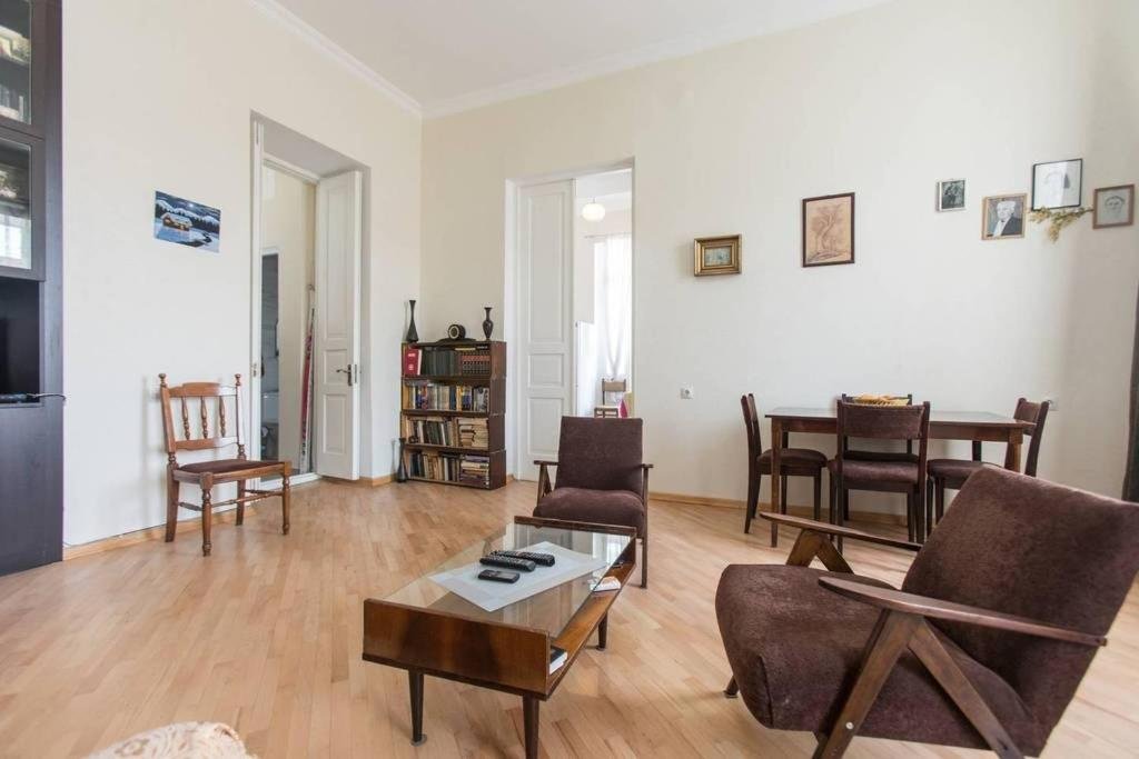 Тбилиси: Private Room in ABANOTUBANI, Heart of Old Tbilisi