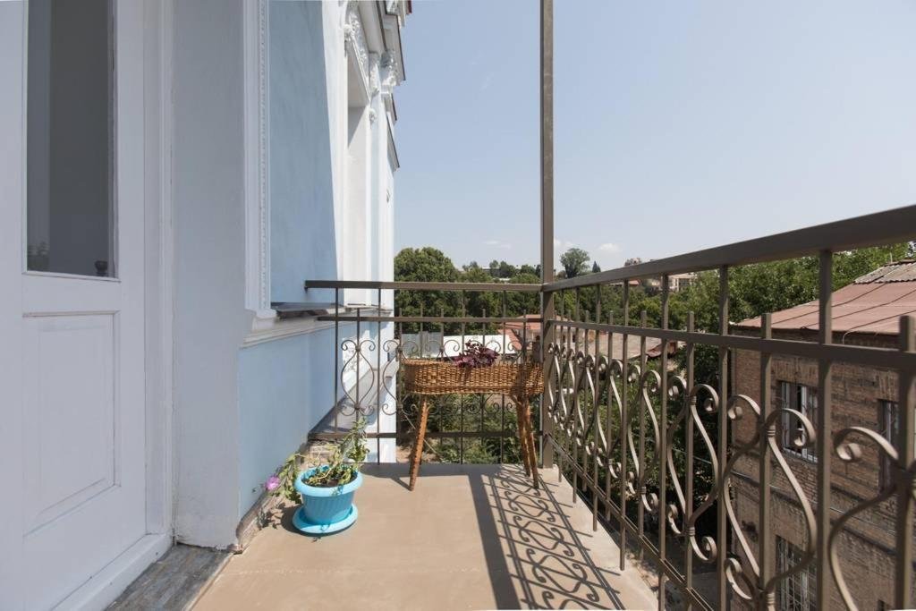 Тбилиси: Private Room in ABANOTUBANI, Heart of Old Tbilisi