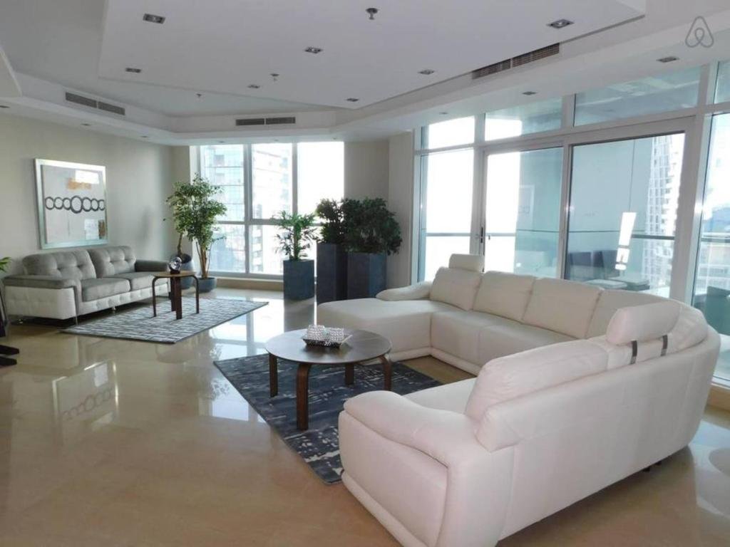 Дубай: Luton Vacation Homes - The Marina Torch