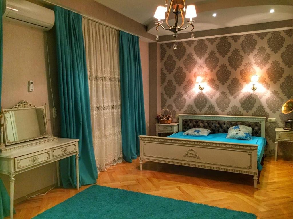 Тбилиси: Mr Happy’s Villa