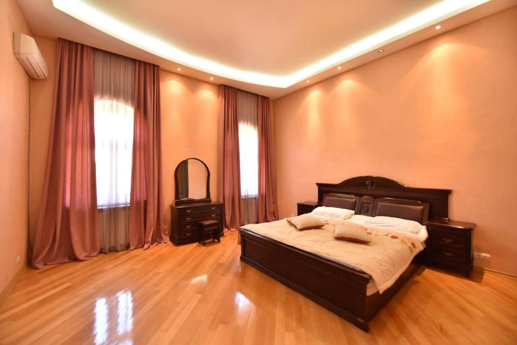 Тбилиси: Perfect Apartment in the Center of Tbilisi