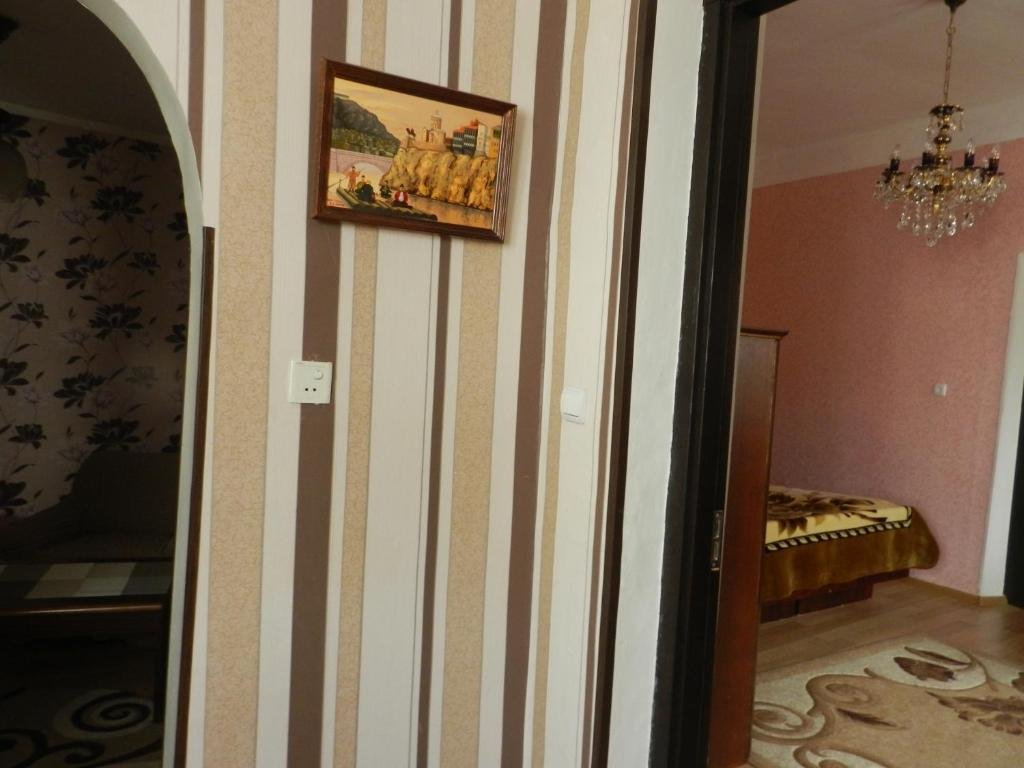 Тбилиси: Nino
