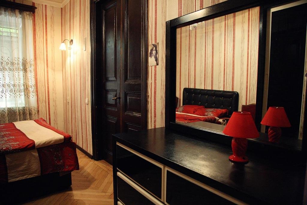 Тбилиси: Nona's house near Dry Bridge