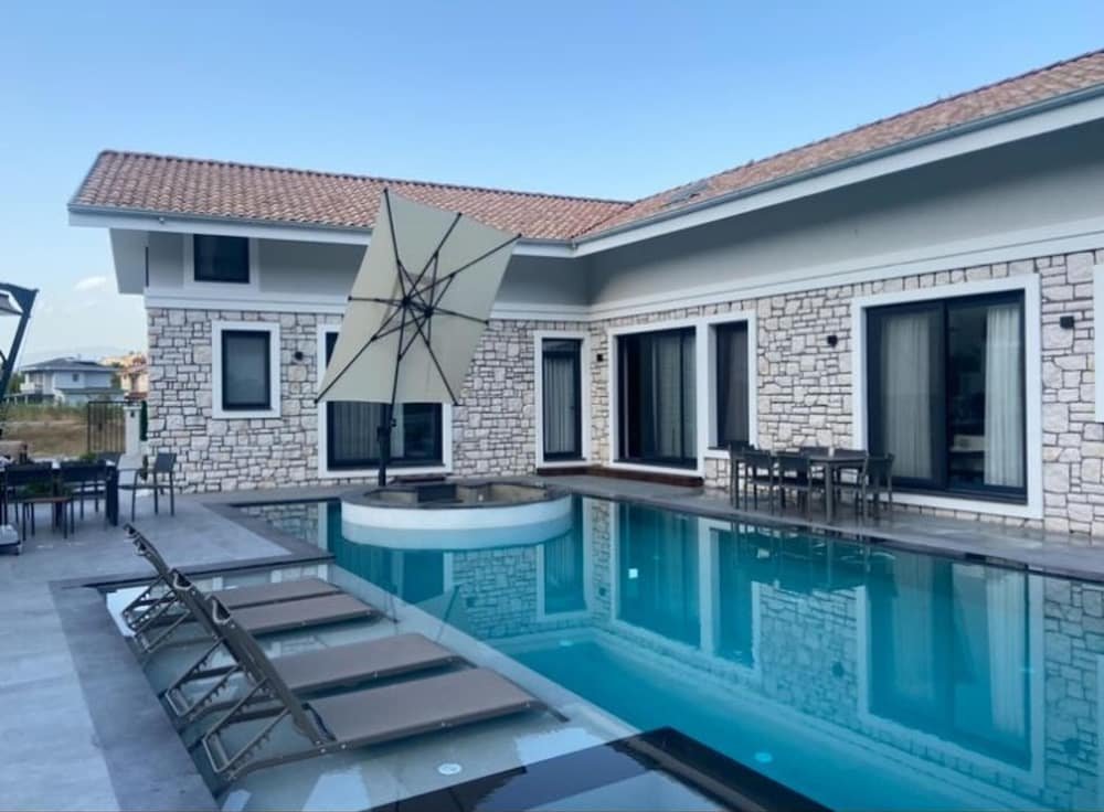 Дальян: Super Delux 6-bed Villa Brave
