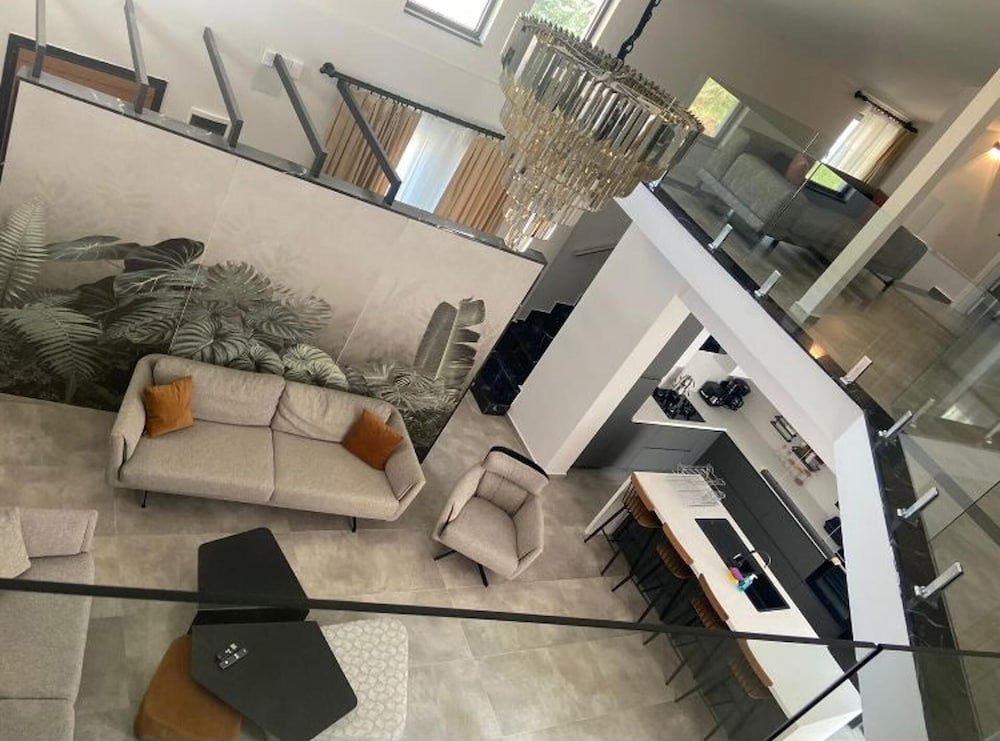 Дальян: Super Delux 6-bed Villa Brave